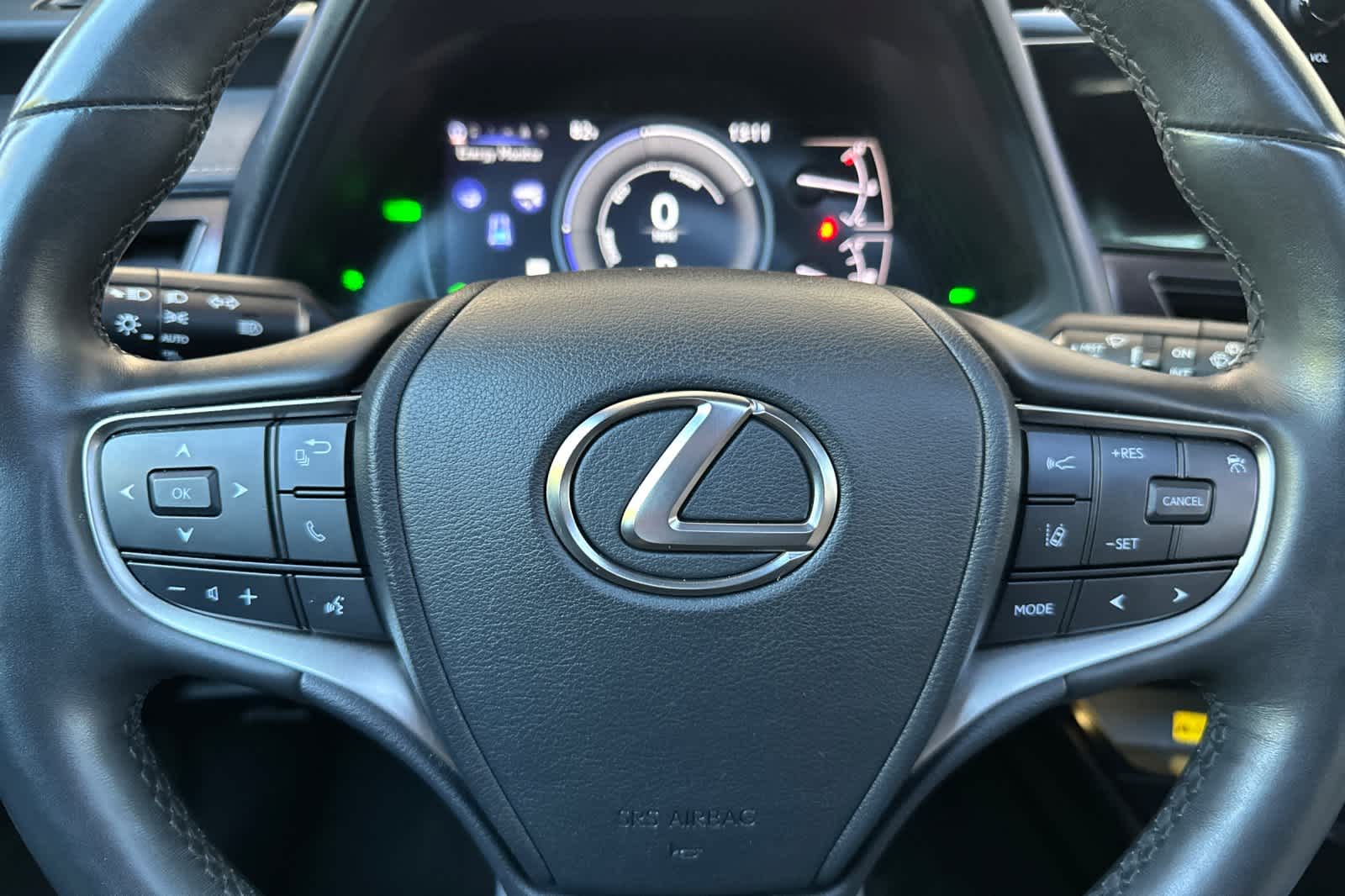 Thumbnail: 2023 Lexus UX - 24