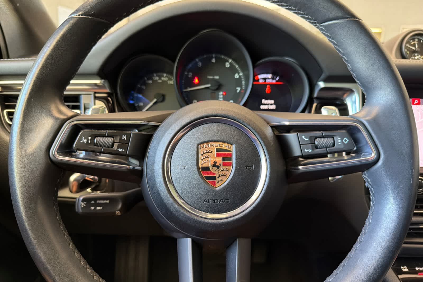 Thumbnail: 2022 Porsche Macan - 24