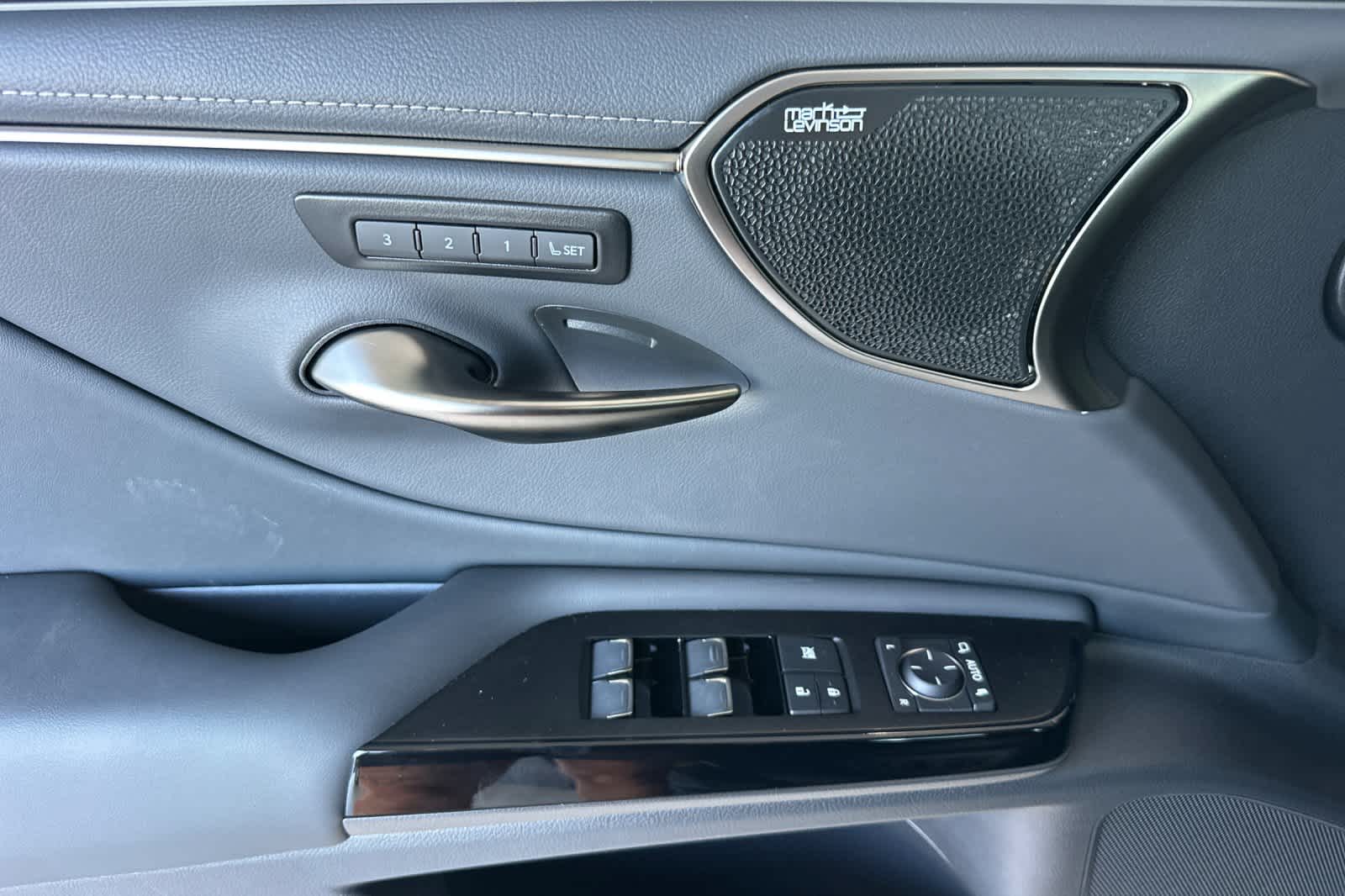 Thumbnail: 2025 Lexus ES - 12