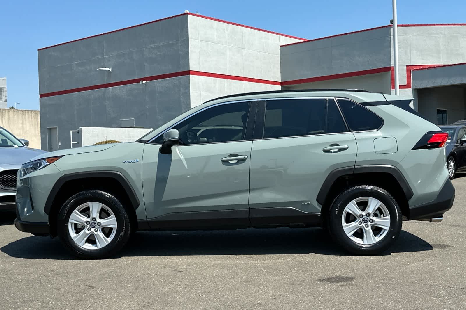 Thumbnail: 2020 Toyota RAV4 - 8