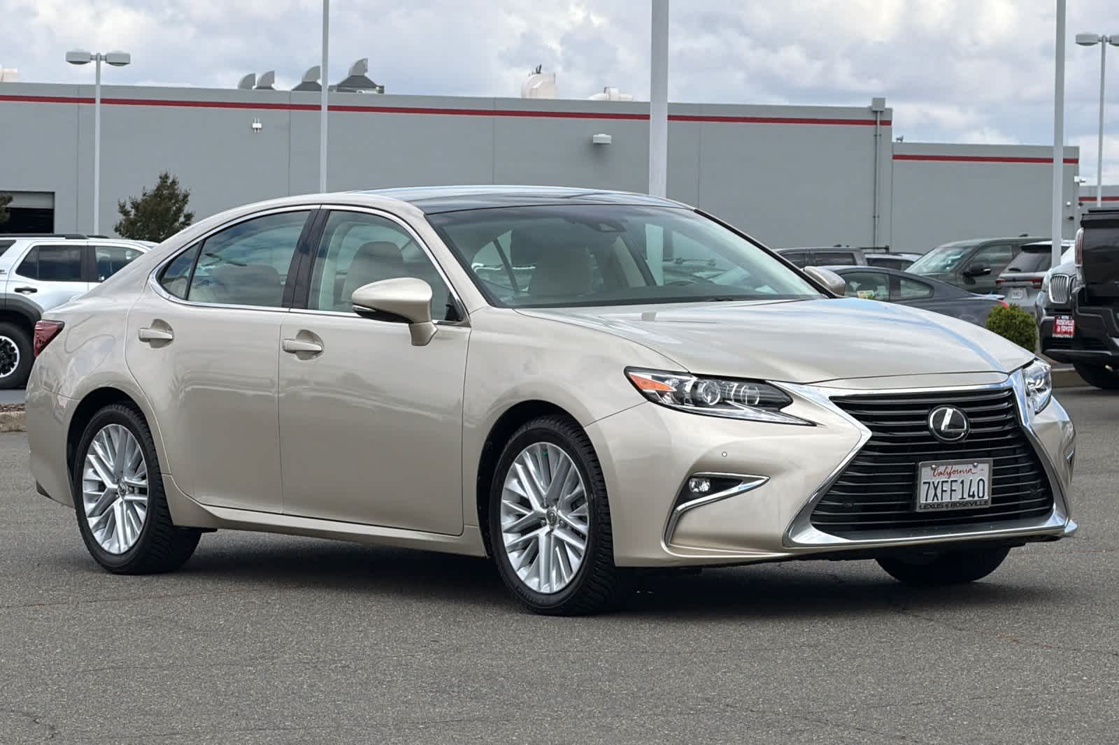 Thumbnail: 2017 Lexus ES - 4
