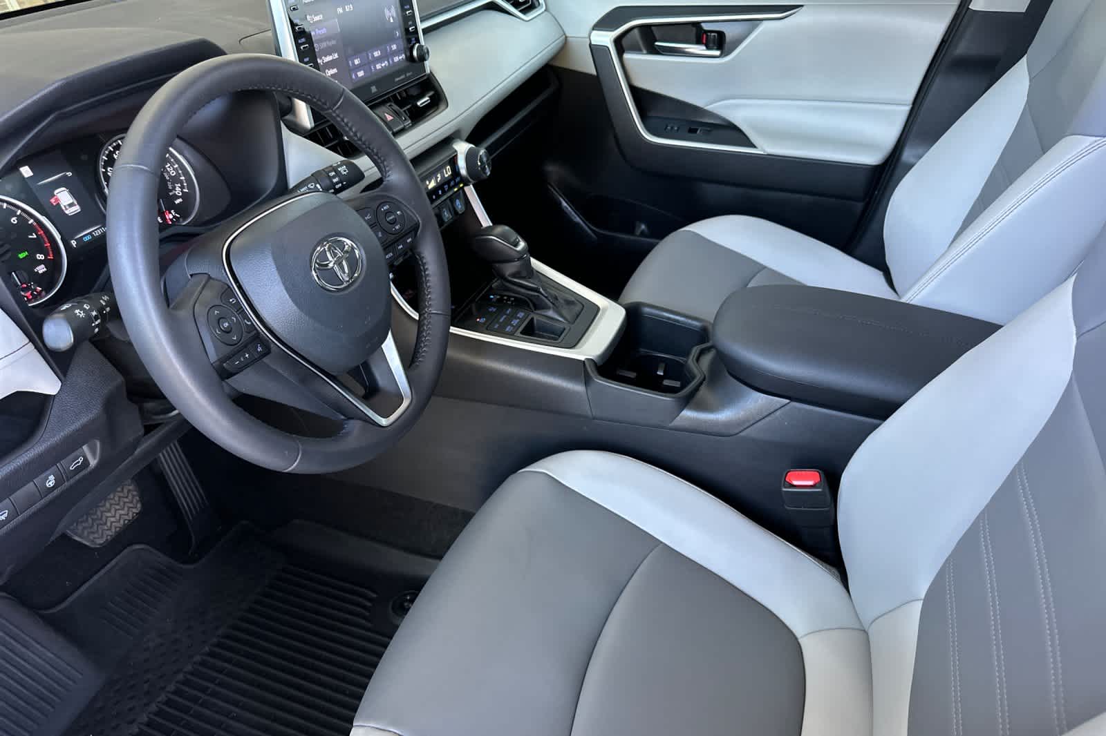 Thumbnail: 2022 Toyota RAV4 - 11
