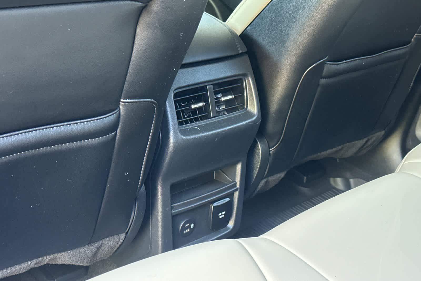 Thumbnail: 2021 Ford Edge - 14