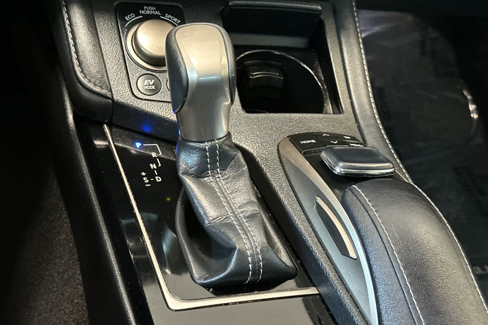 Thumbnail: 2018 Lexus ES - 22