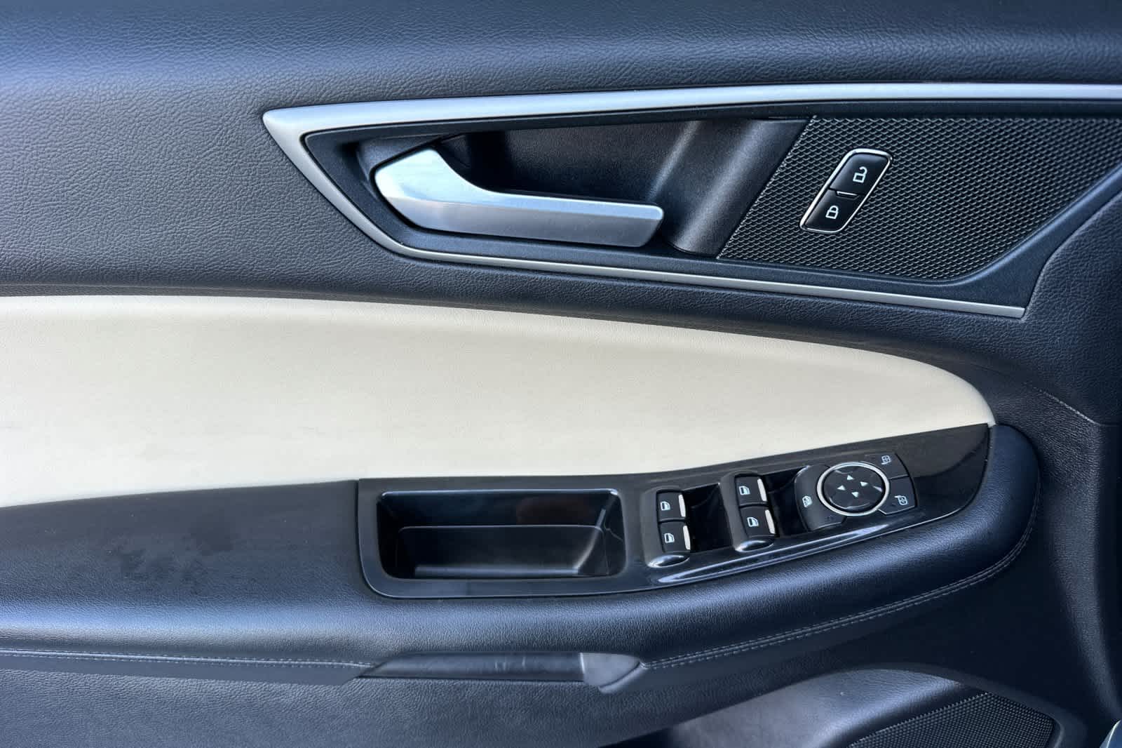 2018 Ford Edge SEL 12