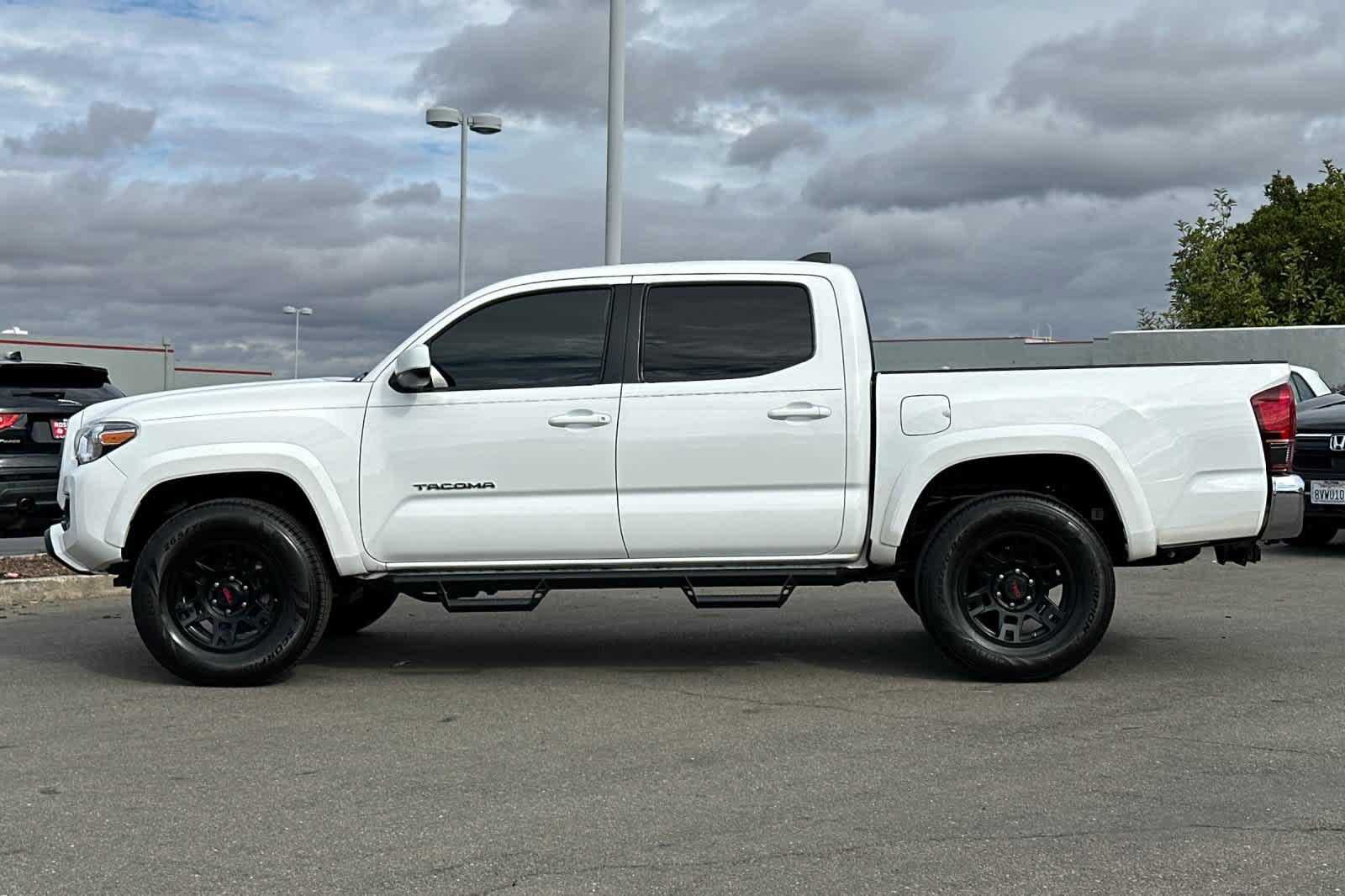 Thumbnail: 2020 Toyota Tacoma - 9
