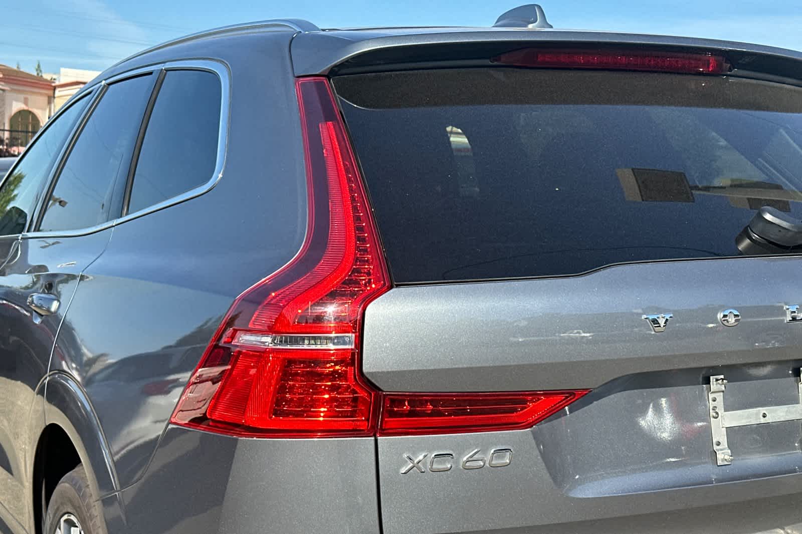 Thumbnail: 2018 Volvo XC60 - 14