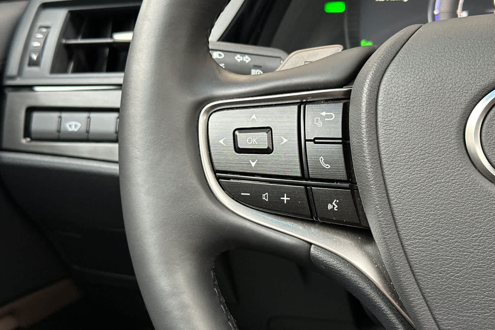 Thumbnail: 2025 Lexus ES - 25