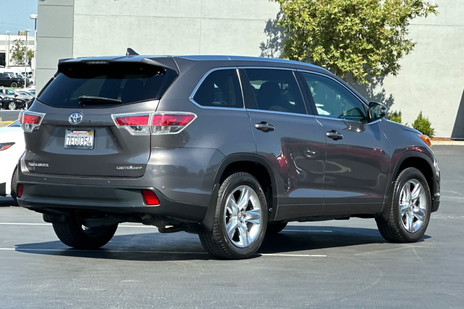 Thumbnail: 2014 Toyota Highlander - 2