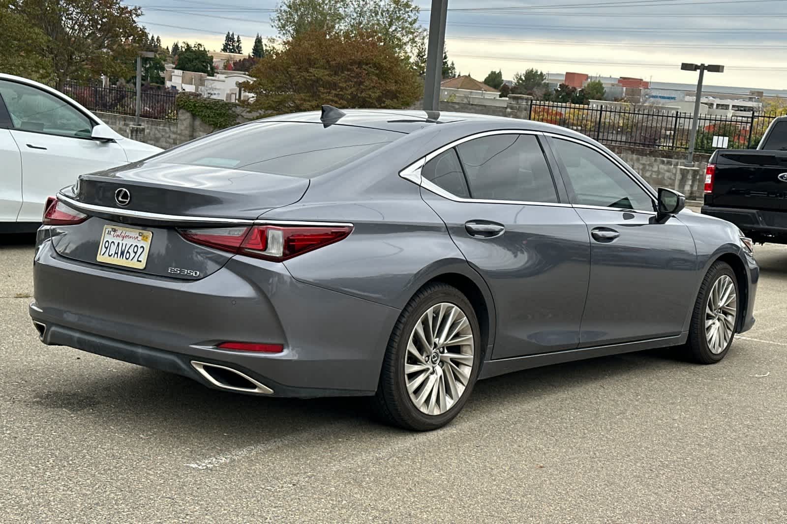 Thumbnail: 2019 Lexus ES - 2