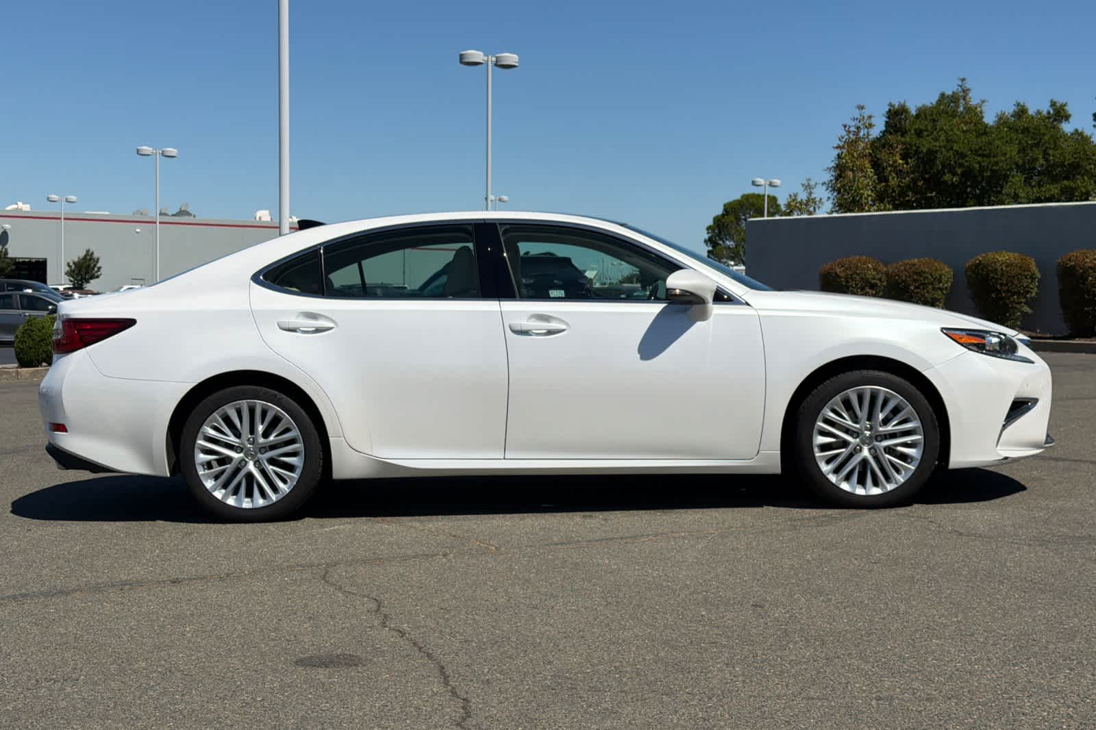 Thumbnail: 2016 Lexus ES - 6