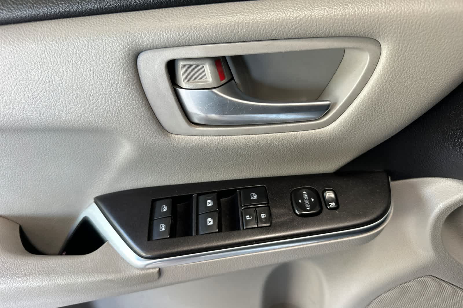 Thumbnail: 2016 Toyota Camry - 12