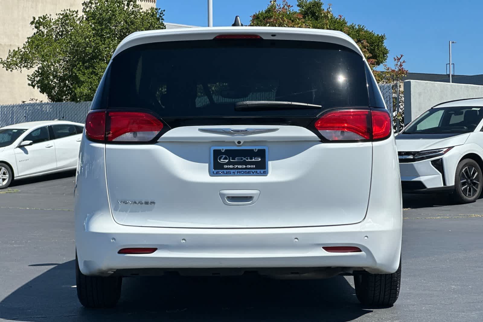 Thumbnail: 2022 Chrysler Voyager - 8