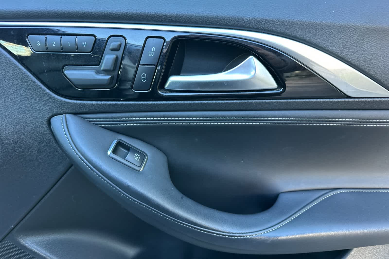 Thumbnail: 2018 INFINITI QX30 - 19