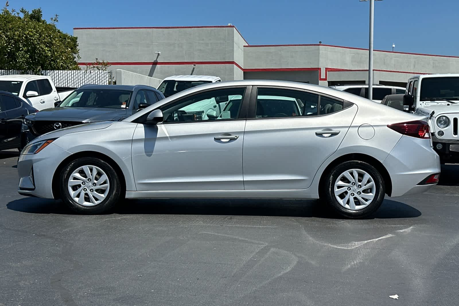 Thumbnail: 2019 Hyundai Elantra - 9