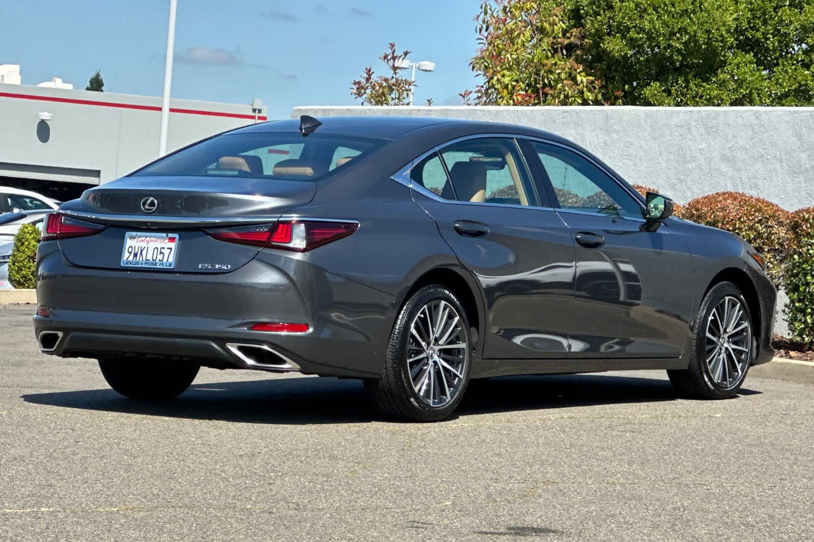 Thumbnail: 2025 Lexus ES - 2