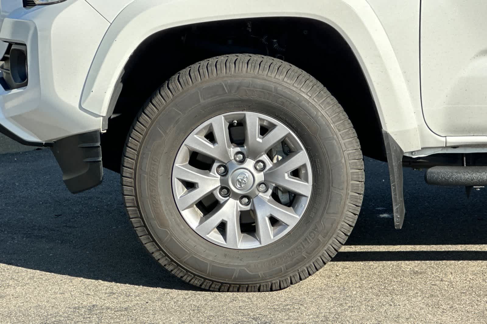 Thumbnail: 2019 Toyota Tacoma - 29