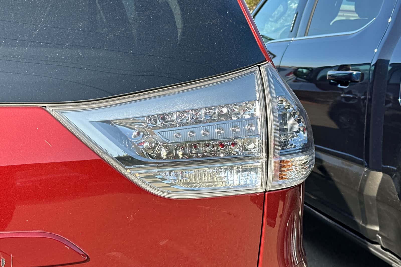 Thumbnail: 2016 Toyota Sienna - 16