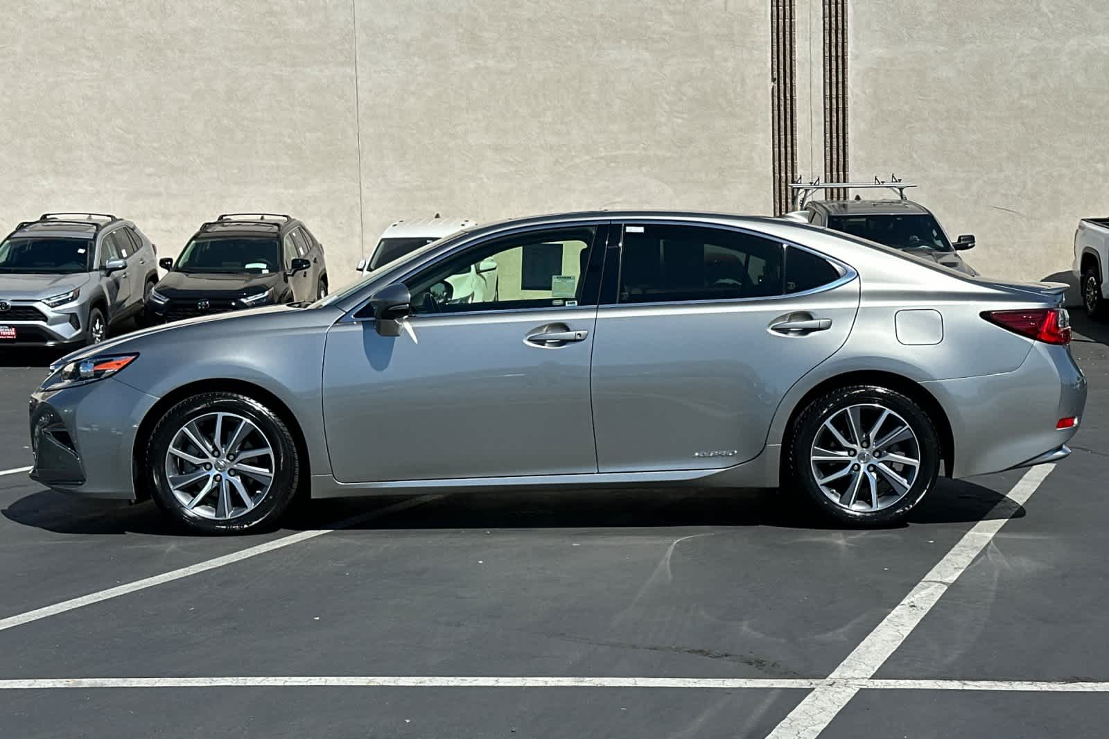 Thumbnail: 2018 Lexus ES - 9