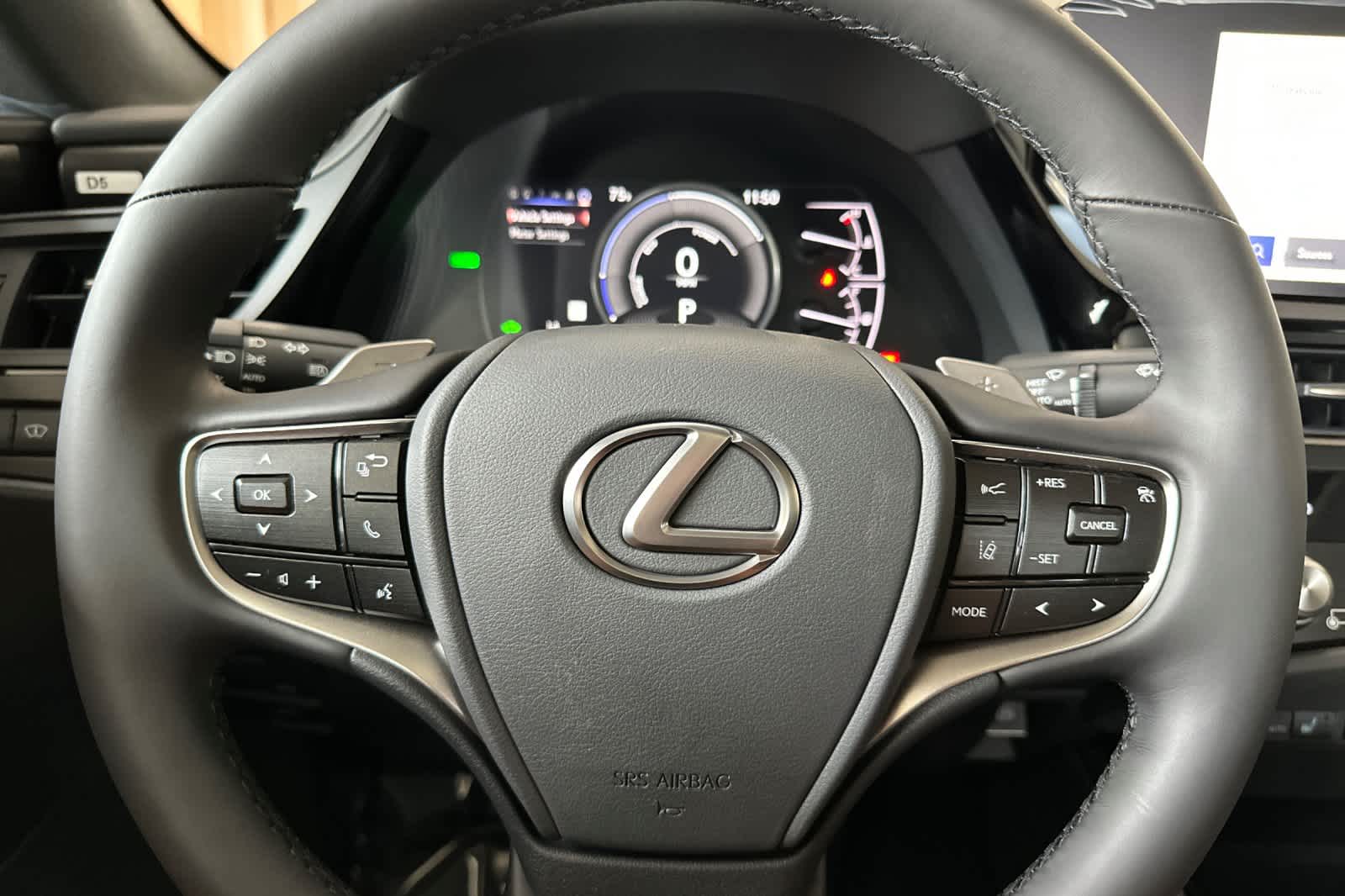 Thumbnail: 2025 Lexus ES - 24