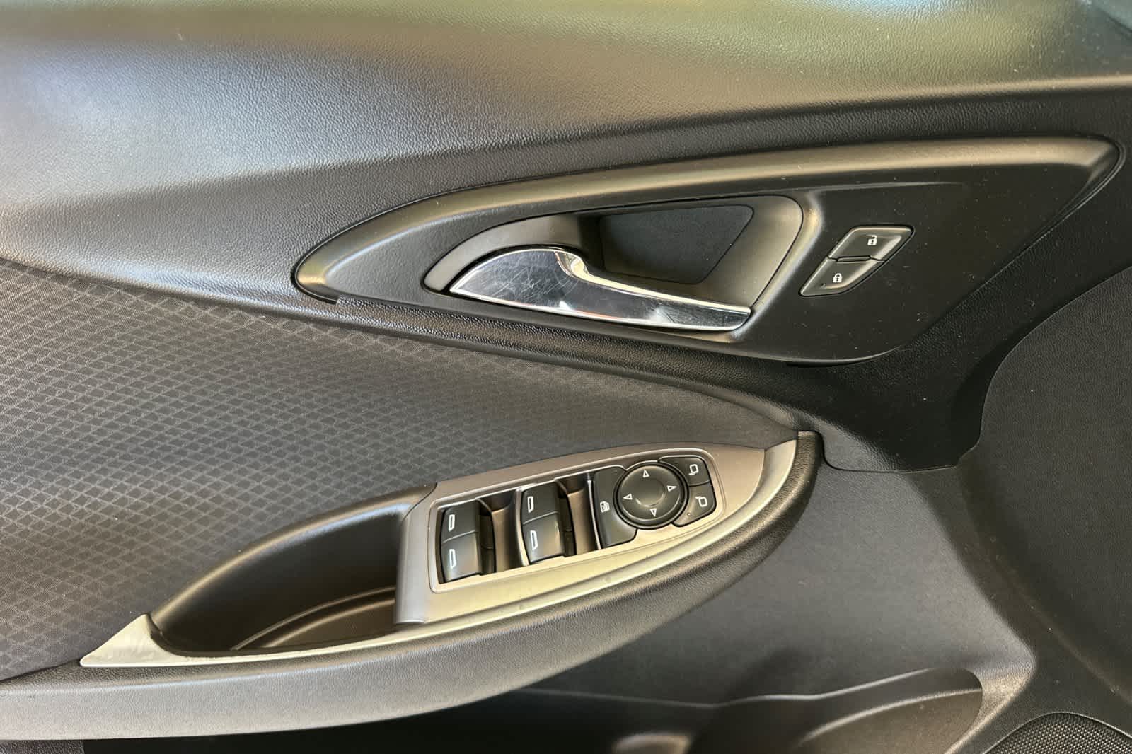 Thumbnail: 2017 Chevrolet Malibu - 12