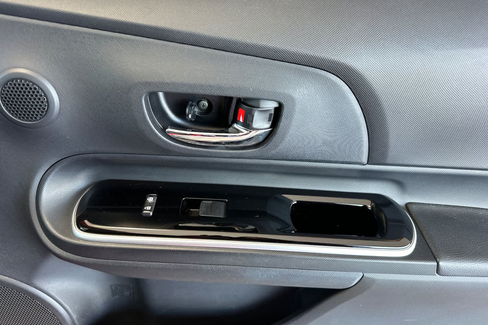 Thumbnail: 2015 Toyota Prius c - 18