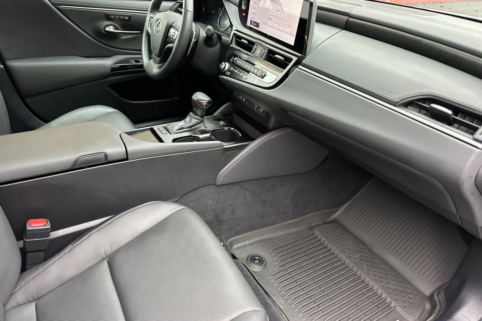 Thumbnail: 2024 Lexus ES - 16