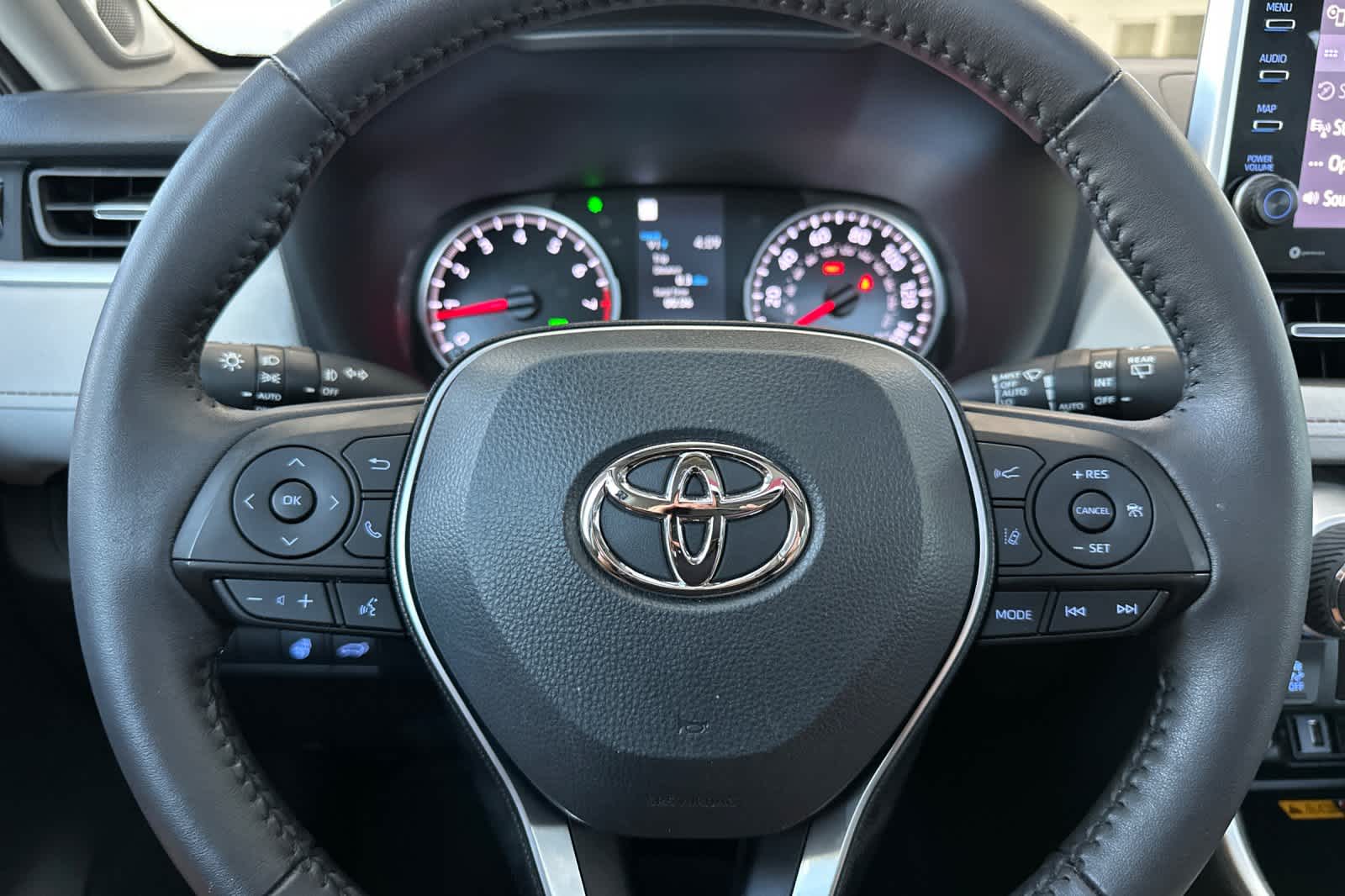 Thumbnail: 2022 Toyota RAV4 - 25