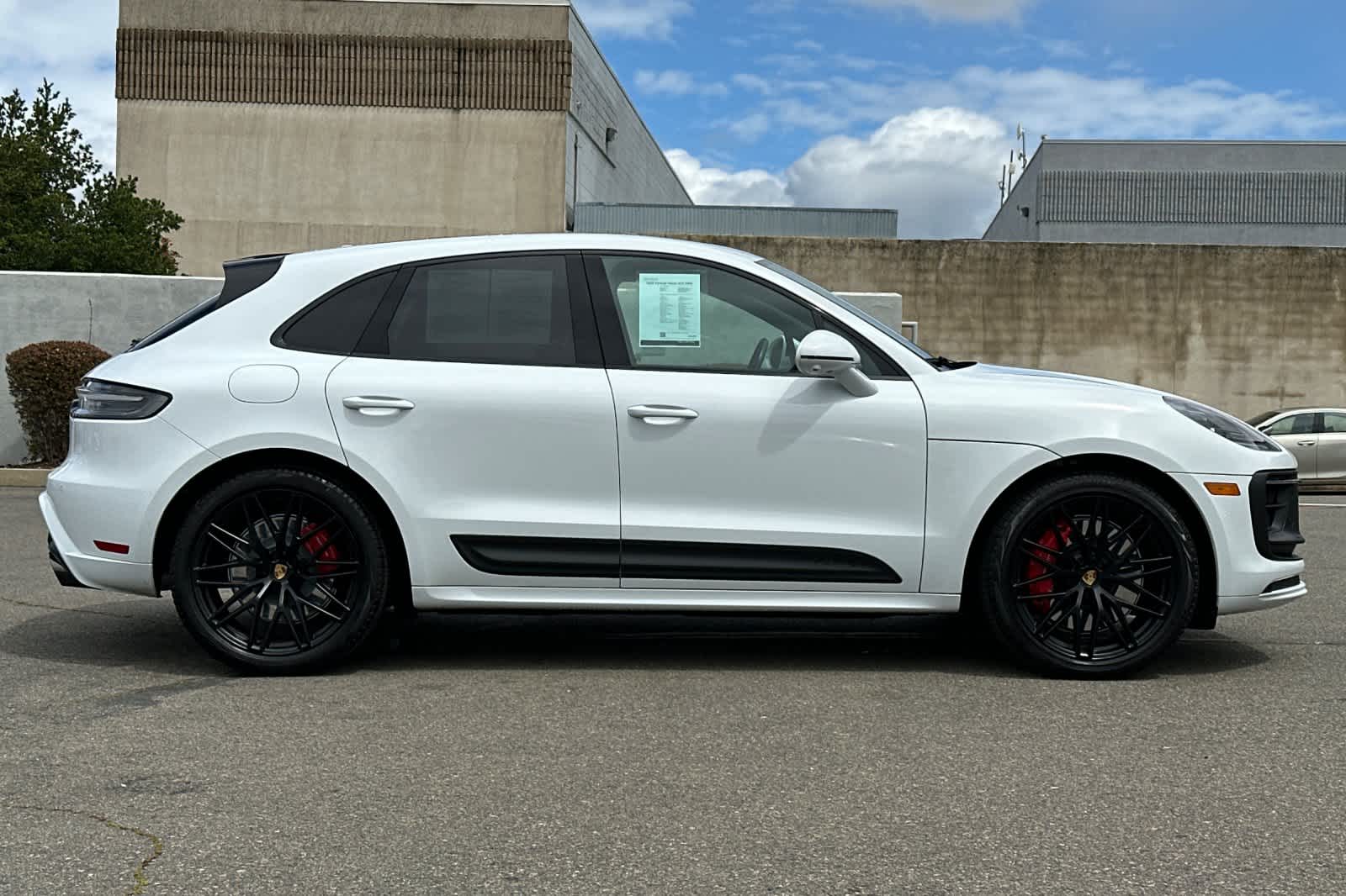 Thumbnail: 2023 Porsche Macan - 6