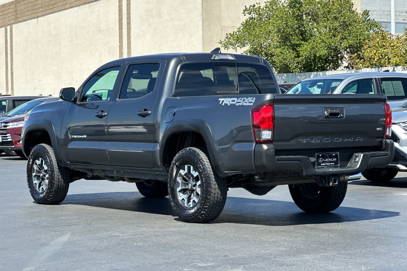 Thumbnail: 2019 Toyota Tacoma - 7