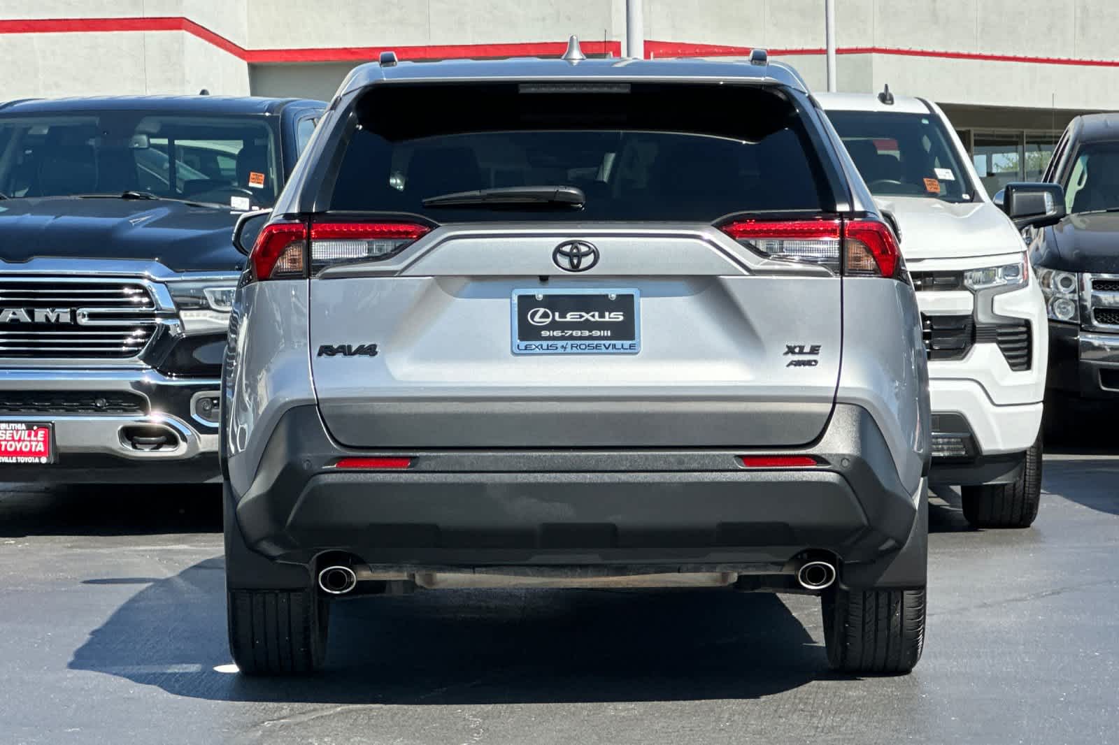 Thumbnail: 2022 Toyota RAV4 - 8