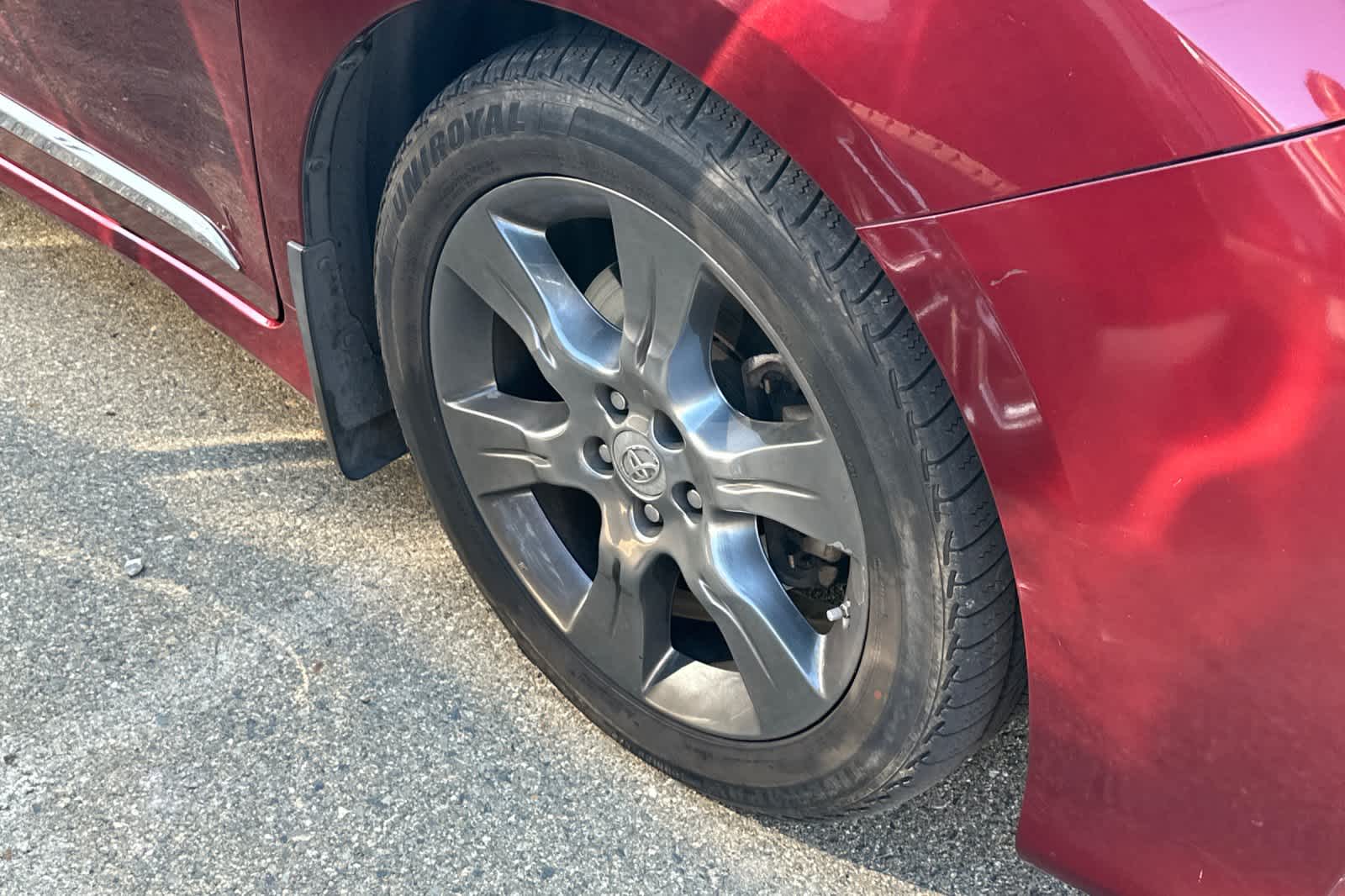 Thumbnail: 2016 Toyota Sienna - 12