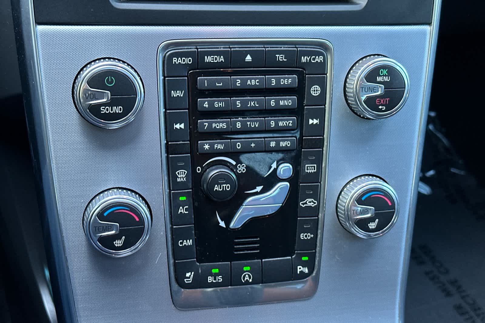 Thumbnail: 2017 Volvo S60 - 21