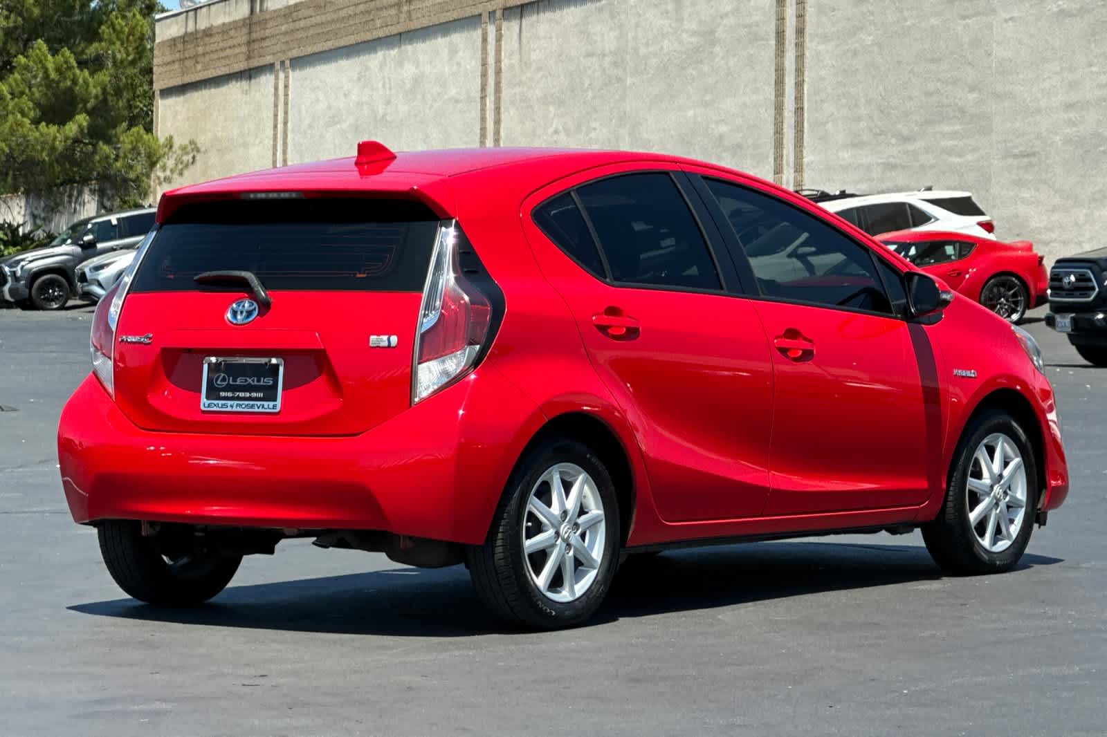 Thumbnail: 2015 Toyota Prius c - 2