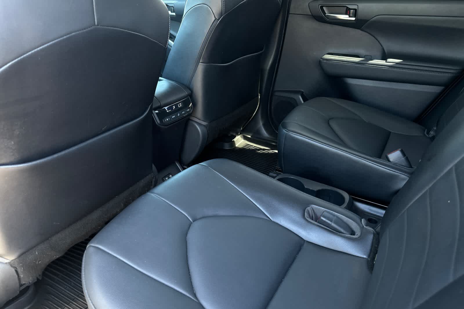 Thumbnail: 2021 Toyota Highlander - 3