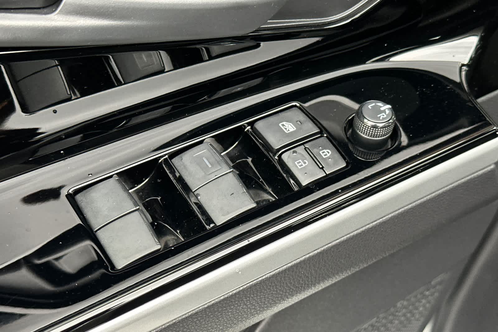 Thumbnail: 2023 Toyota bZ4X - 13