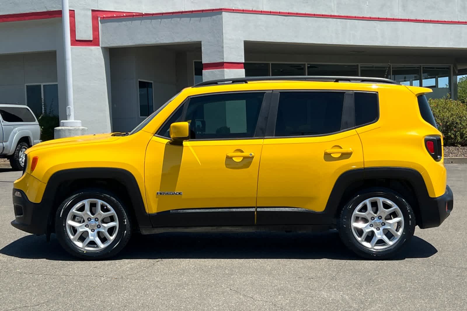 Thumbnail: 2018 Jeep Renegade - 8