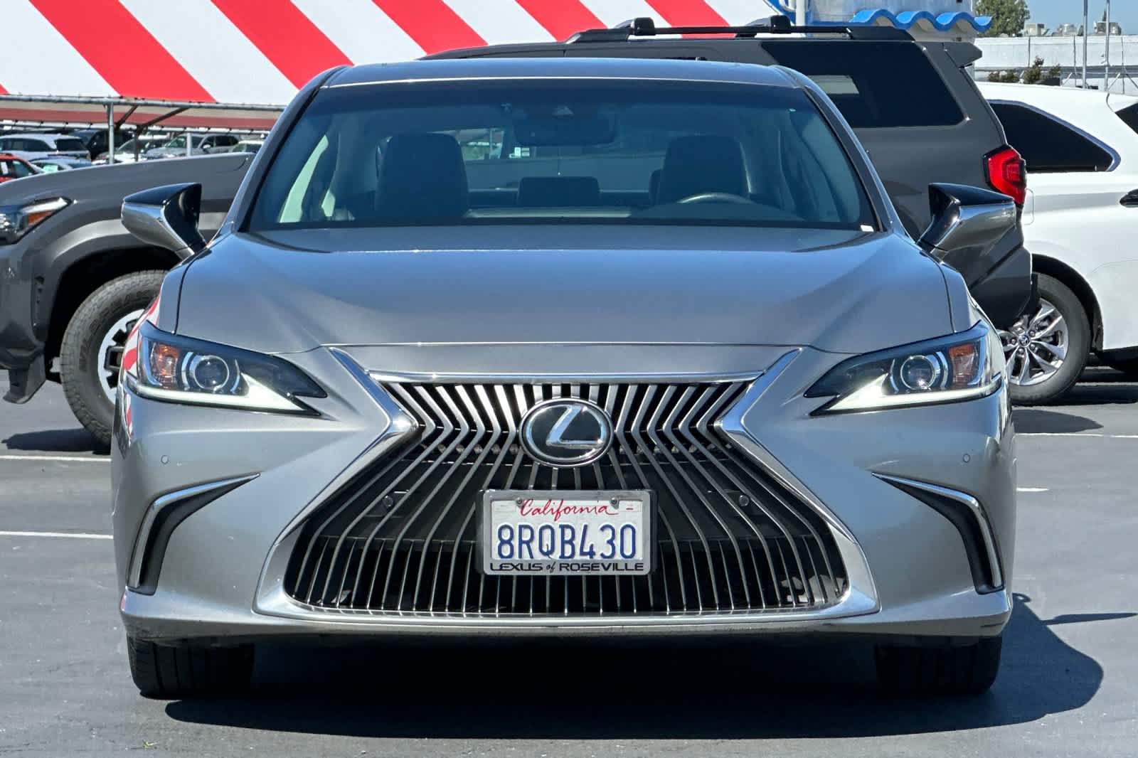 Thumbnail: 2020 Lexus ES - 10