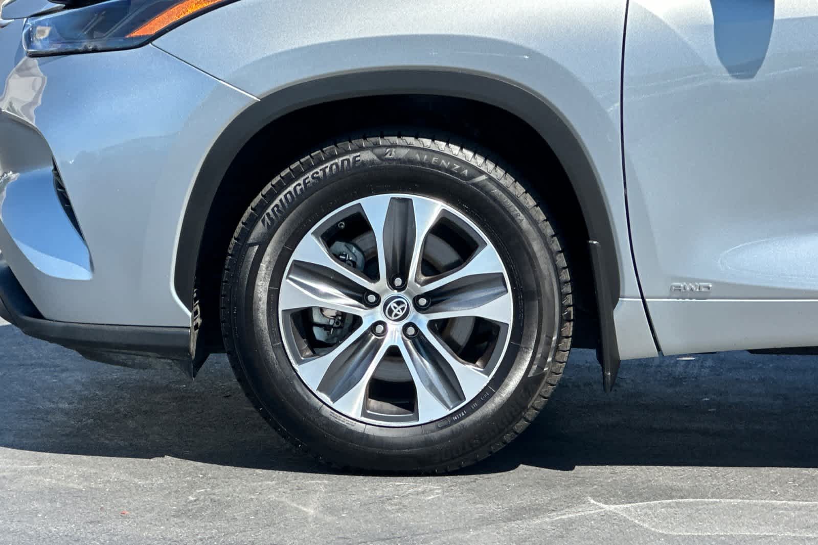 Thumbnail: 2022 Toyota Highlander - 31
