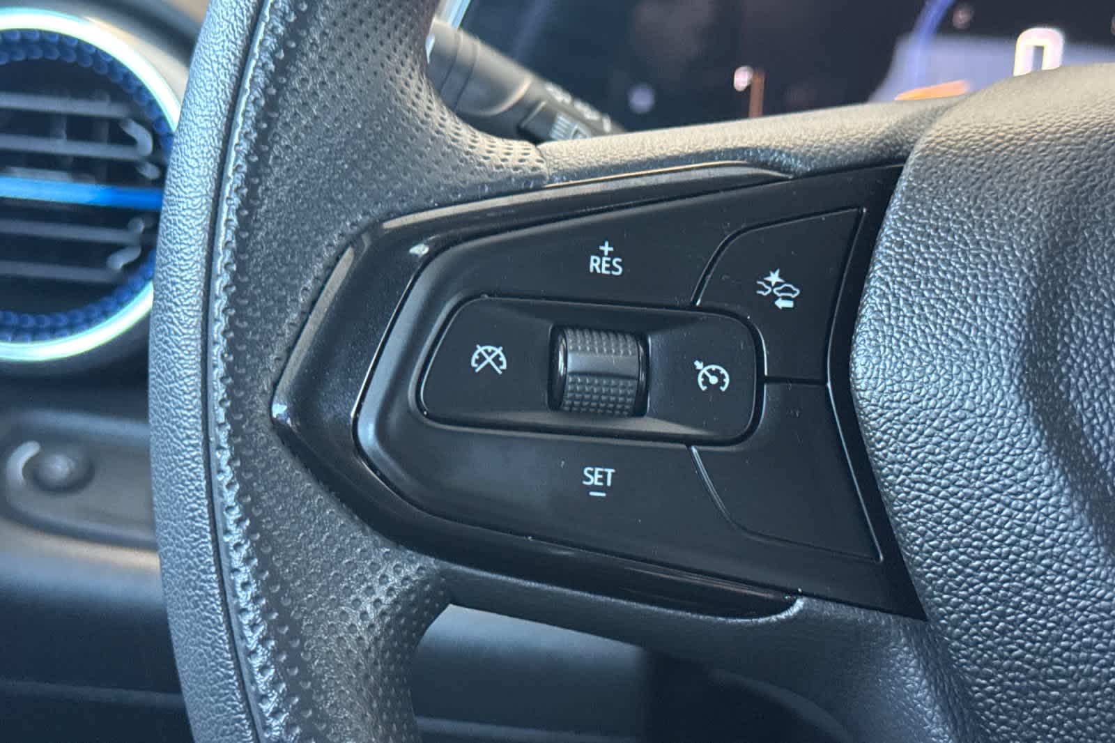 Thumbnail: 2025 Chevrolet Trax - 24