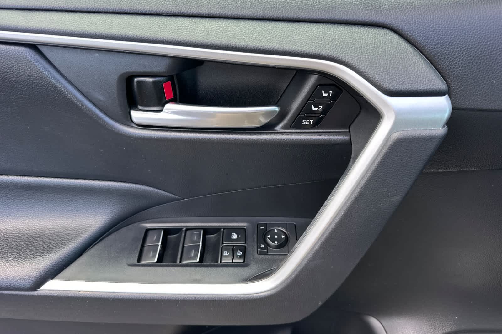 Thumbnail: 2022 Toyota RAV4 - 12