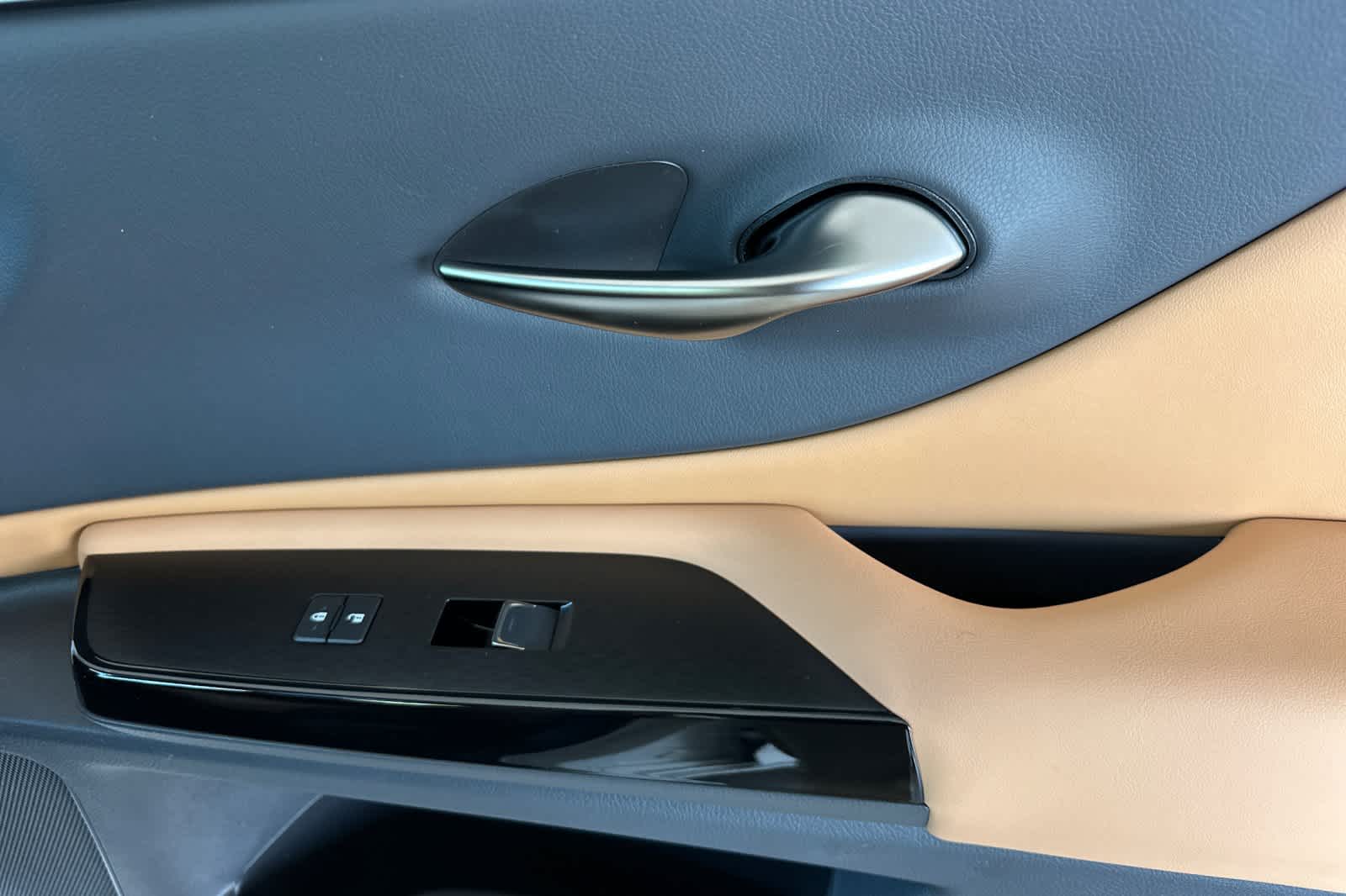 Thumbnail: 2025 Lexus ES - 18