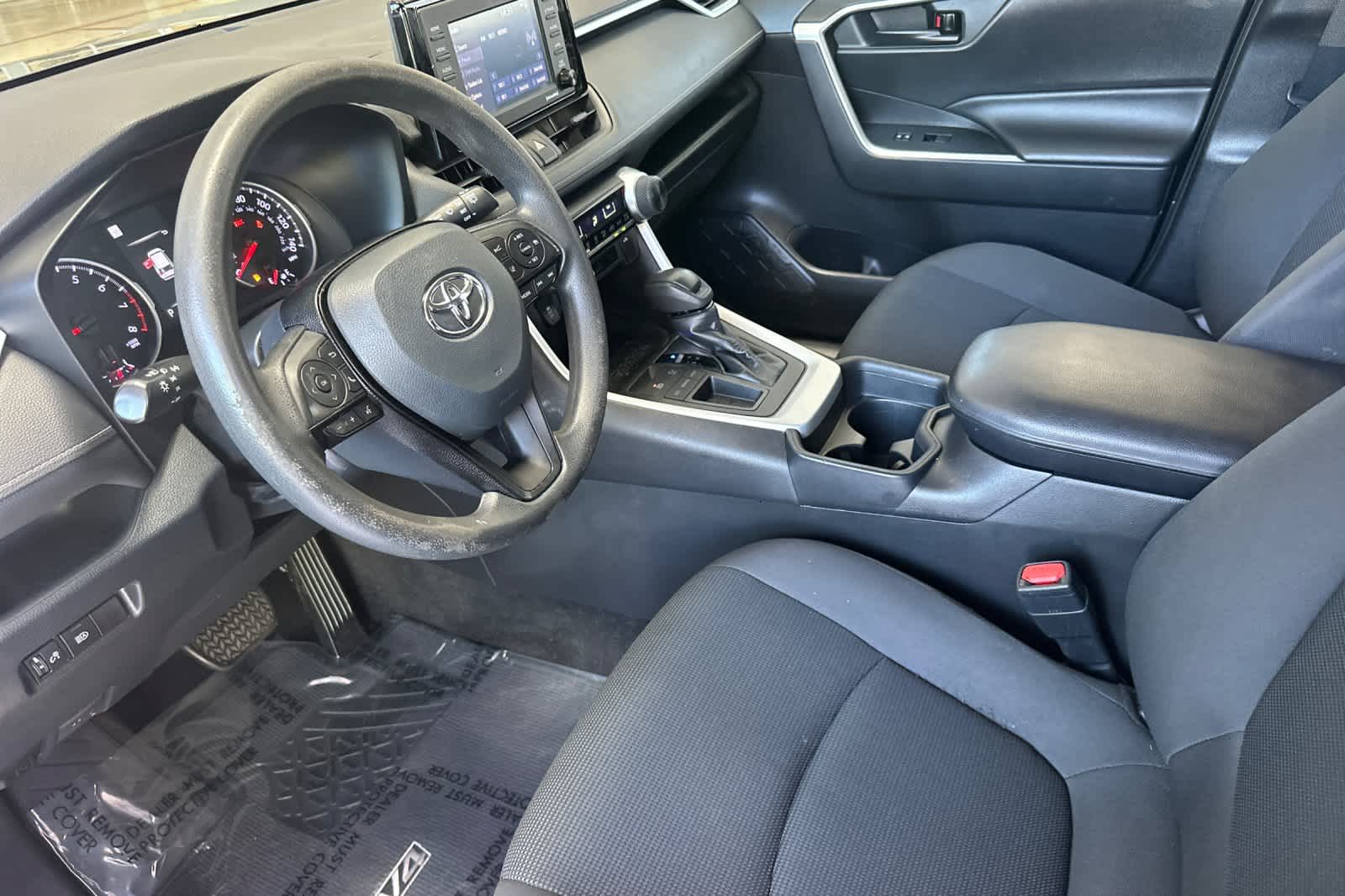 2020 Toyota RAV4 LE 11