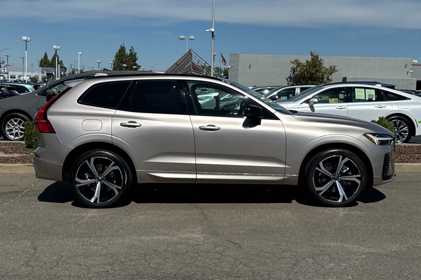 Thumbnail: 2024 Volvo XC60 - 6