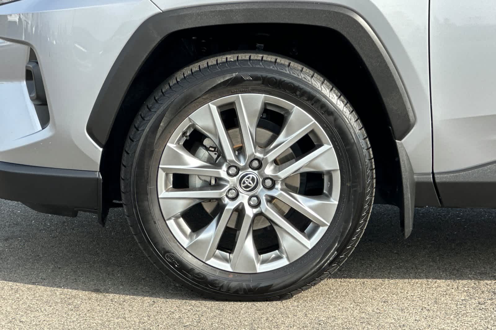 Thumbnail: 2023 Toyota RAV4 - 31