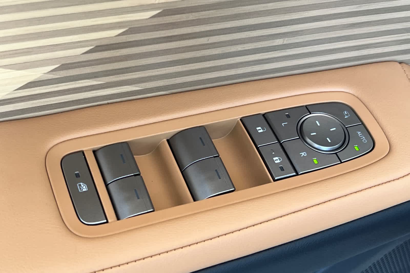 Thumbnail: 2026 Lexus ES - 13