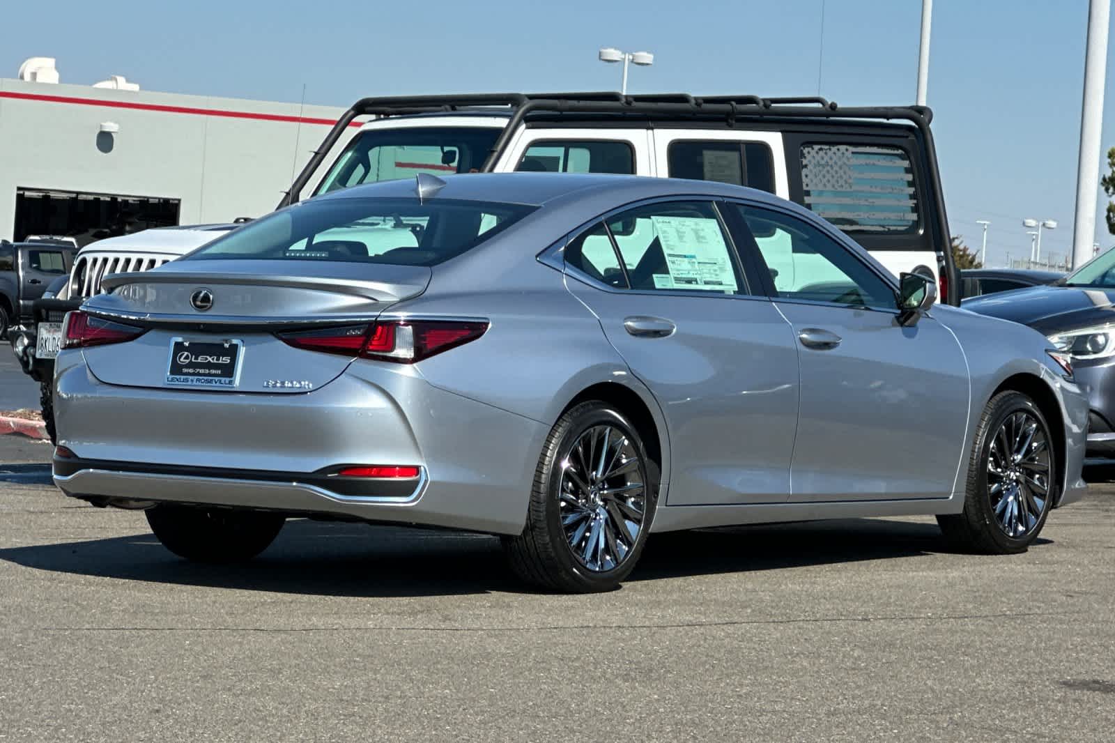 Thumbnail: 2025 Lexus ES - 2