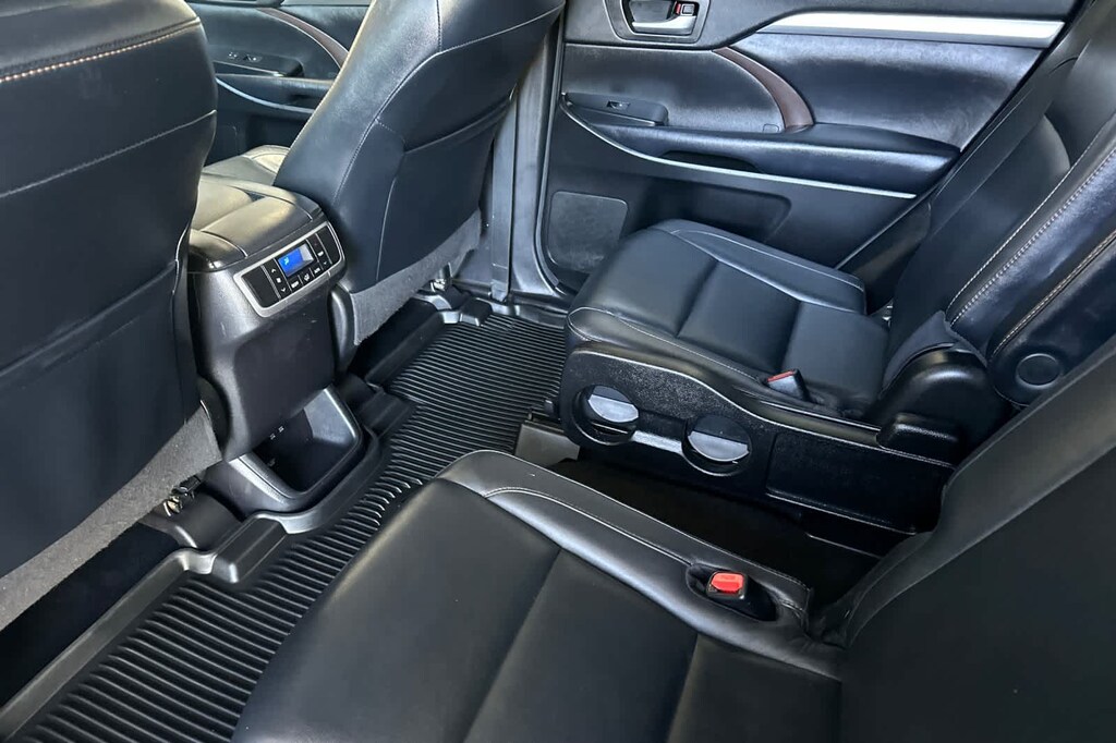 Used 2018 Toyota Highlander XLE SUV