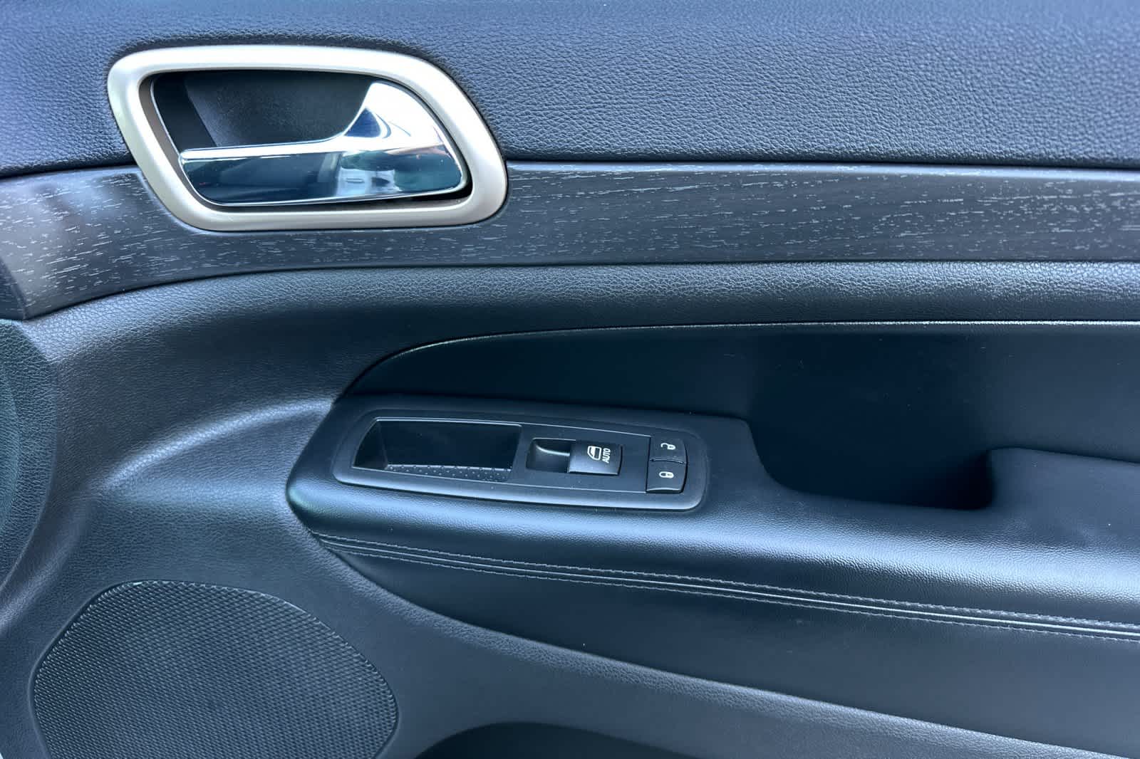 Thumbnail: 2017 Jeep Grand Cherokee - 19