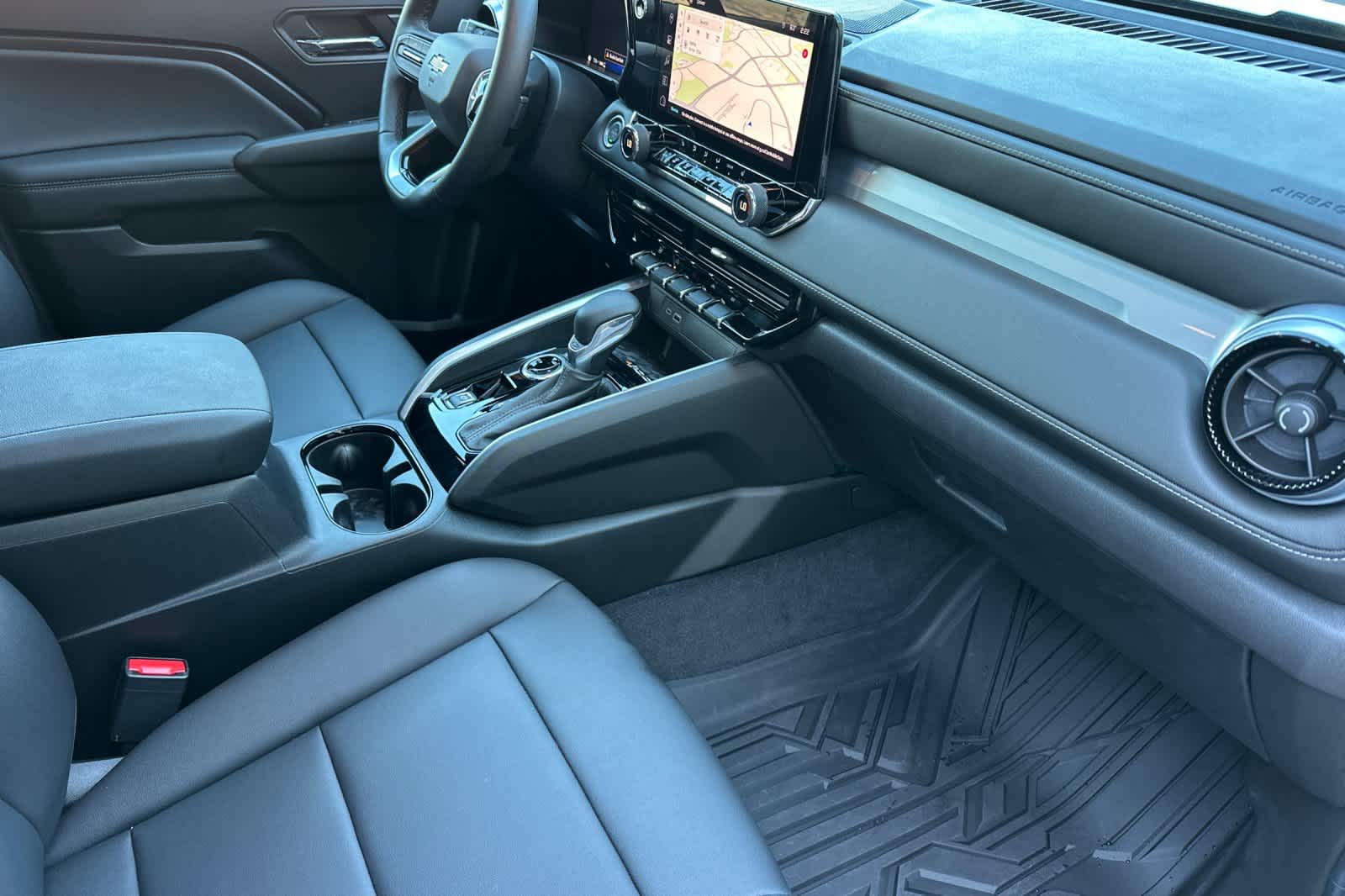 Thumbnail: 2024 Chevrolet Colorado - 16